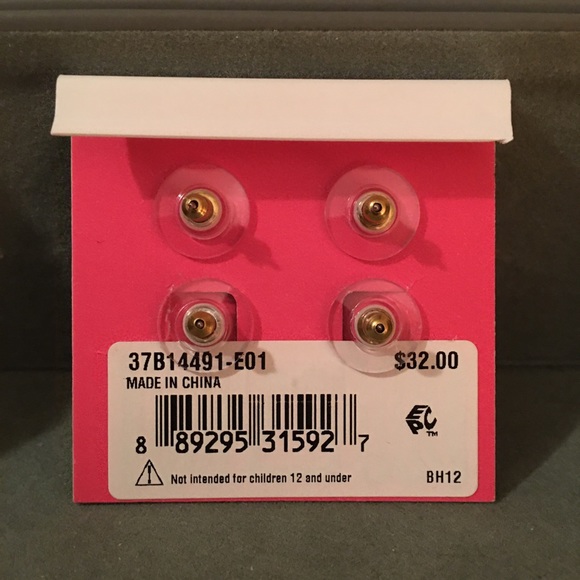 Betsey Johnson Breaking Hearts Earring Set - Picture 4 of 4